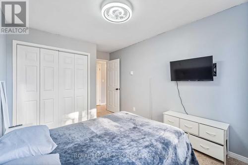 33 Keel Street, Fort Erie (333 - Lakeshore), ON - Indoor Photo Showing Bedroom