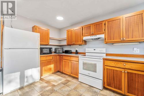 33 Keel Street, Fort Erie (333 - Lakeshore), ON - Indoor Photo Showing Kitchen