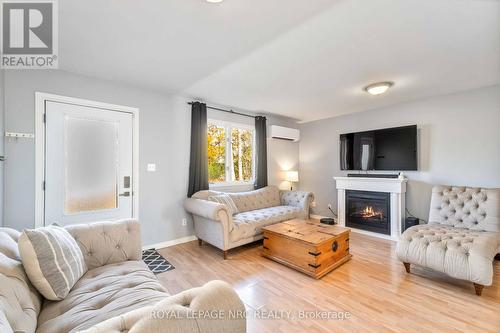 33 Keel Street, Fort Erie (333 - Lakeshore), ON - Indoor Photo Showing Living Room With Fireplace