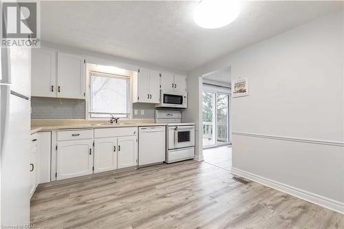 260 8Th Avenue A E, Owen Sound, ON - Indoor Photo Showing Kitchen