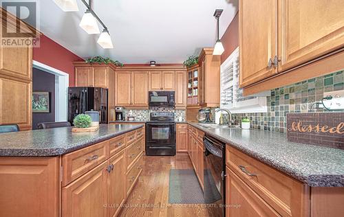 20 Peacock Crescent, Ajax (Northwest Ajax), ON - Indoor Photo Showing Kitchen