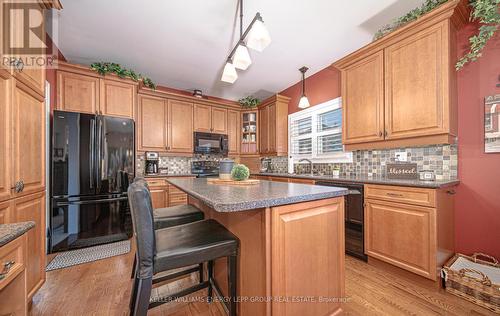 20 Peacock Crescent, Ajax (Northwest Ajax), ON - Indoor Photo Showing Kitchen