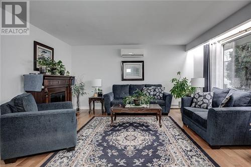 775 Burton Avenue, Sudbury, ON - Indoor Photo Showing Living Room