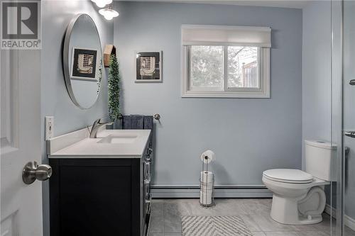 775 Burton Avenue, Sudbury, ON - Indoor Photo Showing Bathroom