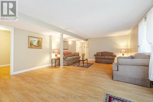 1734 Ravenwood Drive, Peterborough (Monaghan), ON - Indoor Photo Showing Living Room