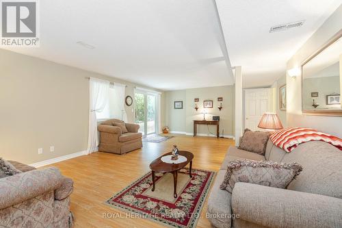 1734 Ravenwood Drive, Peterborough (Monaghan), ON - Indoor Photo Showing Living Room