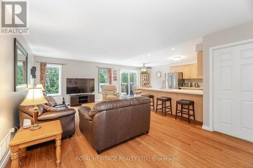 1734 Ravenwood Drive, Peterborough (Monaghan), ON - Indoor Photo Showing Living Room