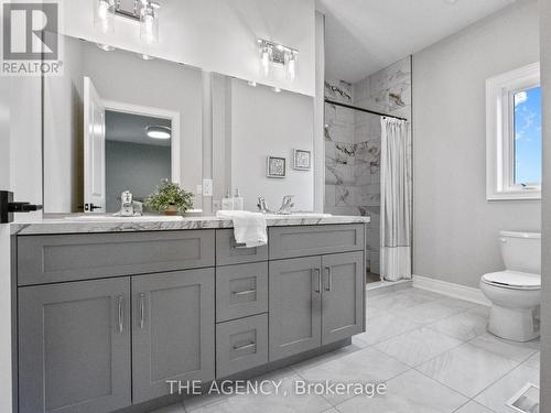 211 Sycamore Street, Welland, ON - Indoor Photo Showing Bathroom