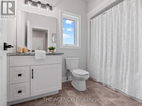 211 Sycamore Street, Welland, ON - Indoor Photo Showing Bathroom