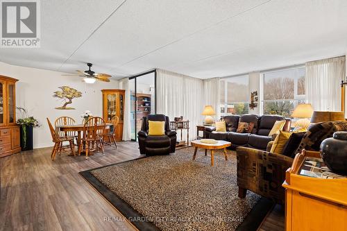 309B - 200 Highway 20 W, Pelham (662 - Fonthill), ON - Indoor Photo Showing Living Room