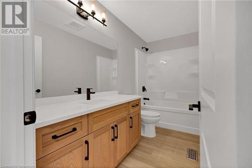 800 Myers Road Unit# 204, Cambridge, ON - Indoor Photo Showing Bathroom