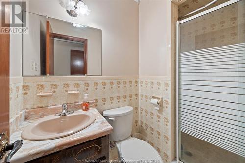 1615 St. Patricks Avenue, Windsor, ON - Indoor Photo Showing Bathroom