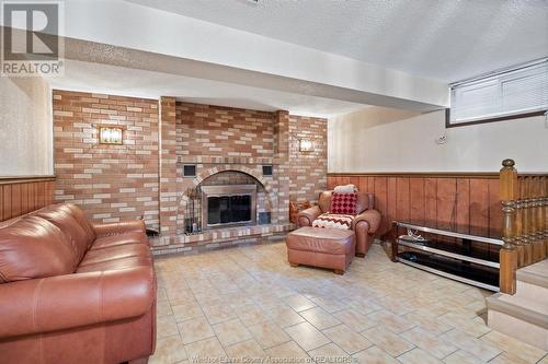 1615 St. Patricks Avenue, Windsor, ON - Indoor Photo Showing Living Room With Fireplace