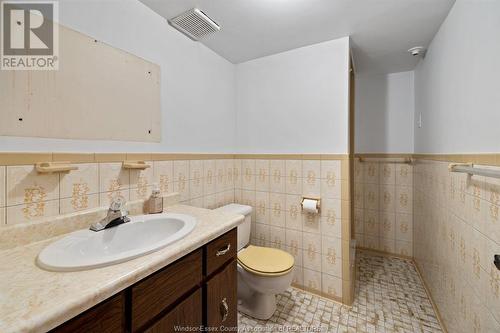 1615 St. Patricks Avenue, Windsor, ON - Indoor Photo Showing Bathroom