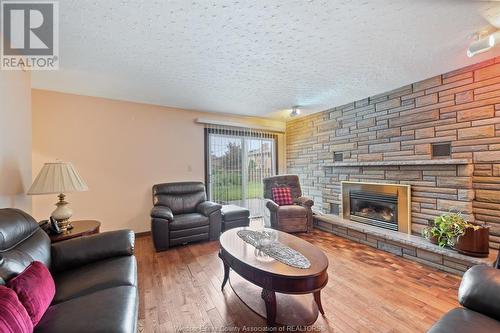 1615 St. Patricks Avenue, Windsor, ON - Indoor Photo Showing Living Room With Fireplace