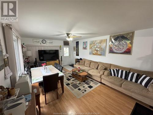 2154 Longfellow Avenue, Windsor, ON - Indoor Photo Showing Living Room