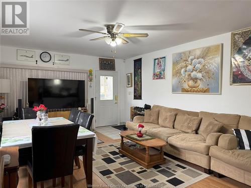 2154 Longfellow Avenue, Windsor, ON - Indoor Photo Showing Living Room