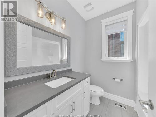 1104 Charlotte Crescent, Lakeshore, ON - Indoor Photo Showing Bathroom