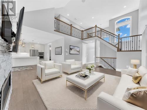 1104 Charlotte Crescent, Lakeshore, ON - Indoor Photo Showing Living Room