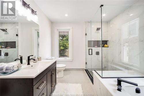 228 Prado, Windsor, ON - Indoor Photo Showing Bathroom