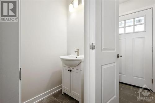 60 Staples Boulevard, Smiths Falls, ON - Indoor Photo Showing Bathroom