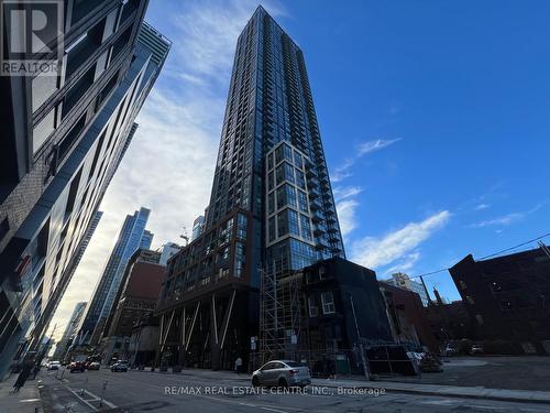 725 - 108 Peter Street W, Toronto, ON - Outdoor With Facade