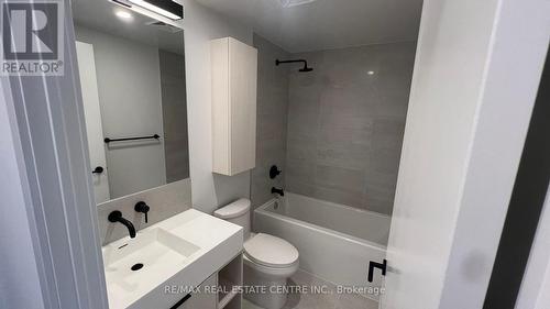 725 - 108 Peter Street W, Toronto, ON - Indoor Photo Showing Bathroom