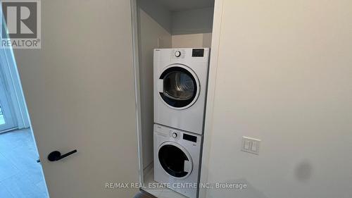 725 - 108 Peter Street W, Toronto, ON - Indoor Photo Showing Laundry Room