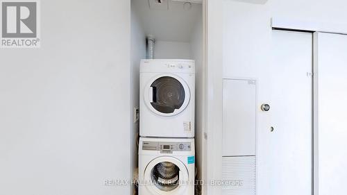 2705 - 185 Roehampton Avenue, Toronto, ON - Indoor Photo Showing Laundry Room