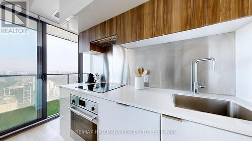 2705 - 185 Roehampton Avenue, Toronto, ON - Indoor Photo Showing Kitchen