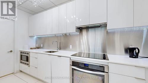 2705 - 185 Roehampton Avenue, Toronto, ON - Indoor Photo Showing Kitchen