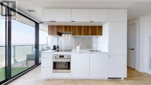 2705 - 185 Roehampton Avenue, Toronto, ON - Indoor Photo Showing Kitchen