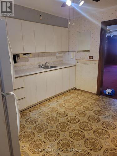 547 Eastern Avenue, Toronto, ON - Indoor Photo Showing Kitchen