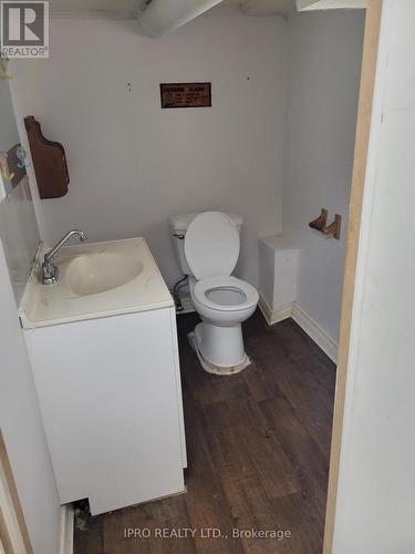 547 Eastern Avenue, Toronto, ON - Indoor Photo Showing Bathroom