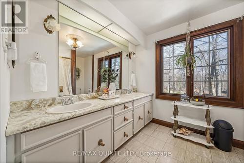 1386 Wallbridge-Loyalist Road, Quinte West, ON - Indoor Photo Showing Bathroom