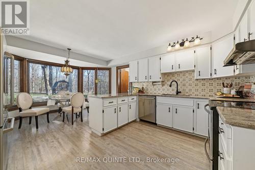 1386 Wallbridge-Loyalist Road, Quinte West, ON - Indoor Photo Showing Kitchen With Upgraded Kitchen