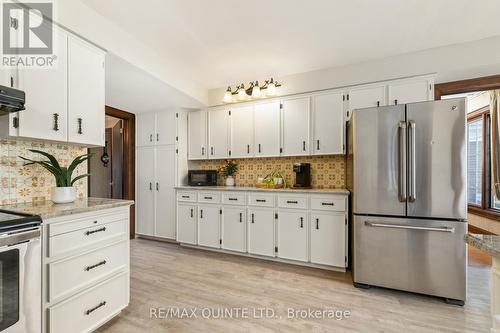 1386 Wallbridge-Loyalist Road, Quinte West, ON - Indoor Photo Showing Kitchen