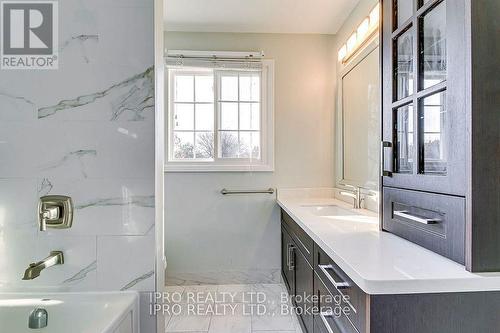 1503 Lancaster Drive, Oakville, ON - Indoor Photo Showing Bathroom