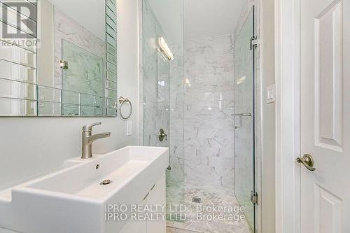 1503 Lancaster Drive, Oakville, ON - Indoor Photo Showing Bathroom