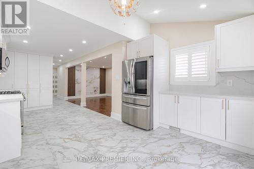 495 Fairview Road W, Mississauga, ON - Indoor Photo Showing Kitchen