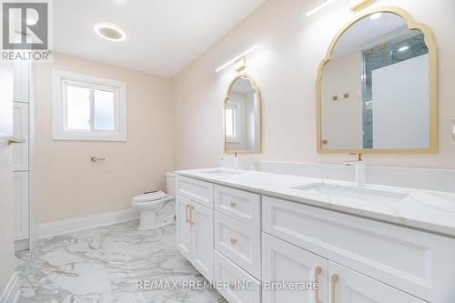 495 Fairview Road W, Mississauga, ON - Indoor Photo Showing Bathroom