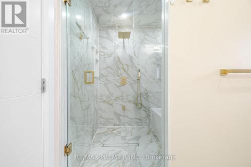 495 Fairview Road W, Mississauga, ON - Indoor Photo Showing Bathroom