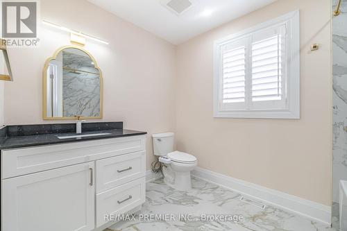 495 Fairview Road W, Mississauga, ON - Indoor Photo Showing Bathroom