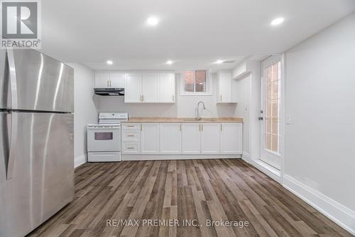 495 Fairview Road W, Mississauga, ON - Indoor Photo Showing Kitchen