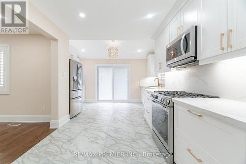 495 Fairview Road W, Mississauga, ON - Indoor Photo Showing Kitchen