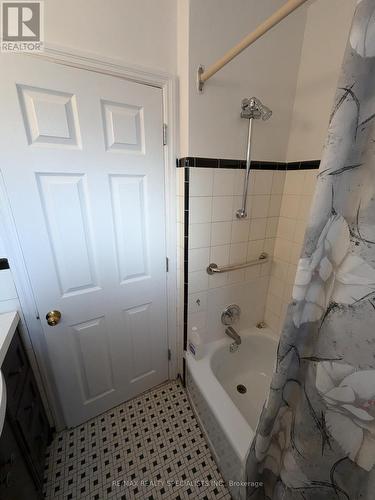 134 Prince Charles Drive, Oakville, ON - Indoor Photo Showing Bathroom