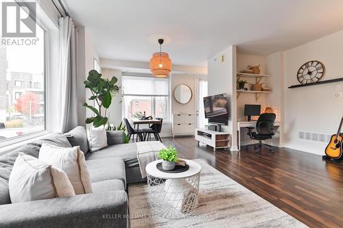 515 - 10 Drummond Street, Toronto, ON - Indoor Photo Showing Living Room