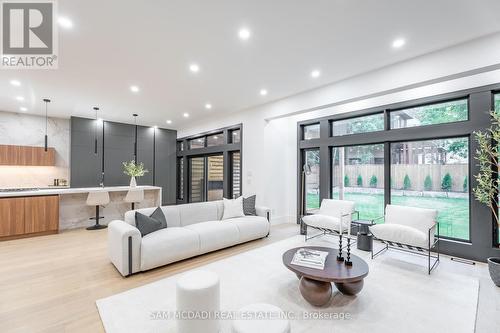 32 Swan Avenue, Toronto, ON - Indoor Photo Showing Living Room