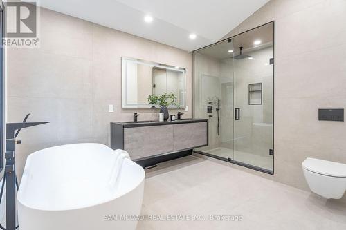 32 Swan Avenue, Toronto, ON - Indoor Photo Showing Bathroom