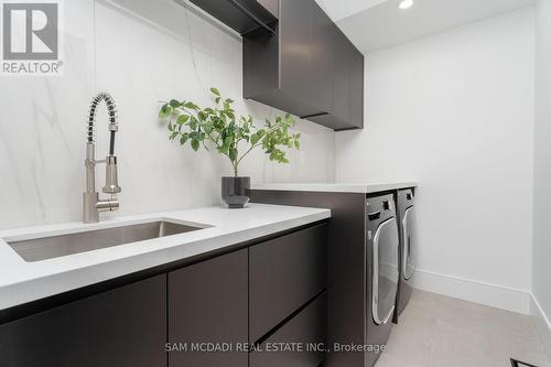 32 Swan Avenue, Toronto, ON - Indoor Photo Showing Laundry Room